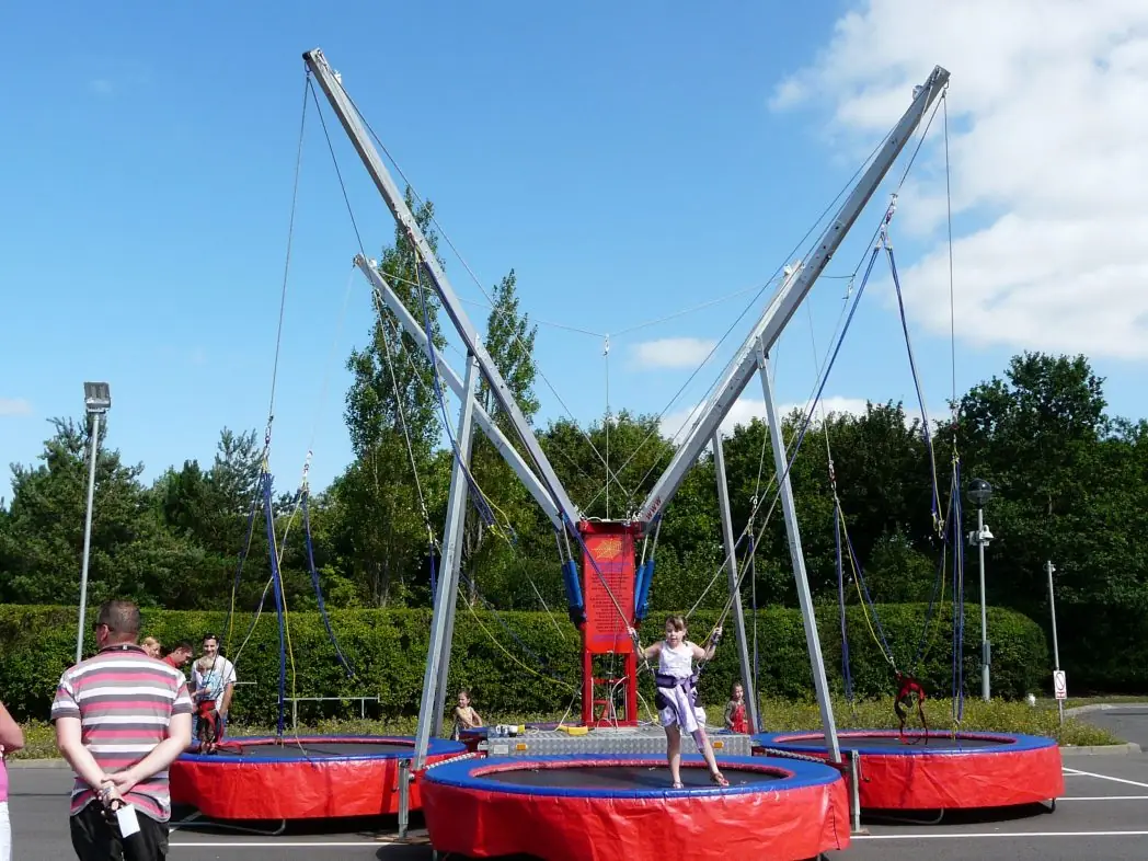 Dört kişilik bungee trambolin