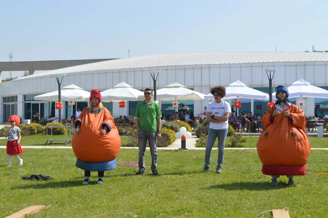 Kurumsal piknikte sumo yarışması