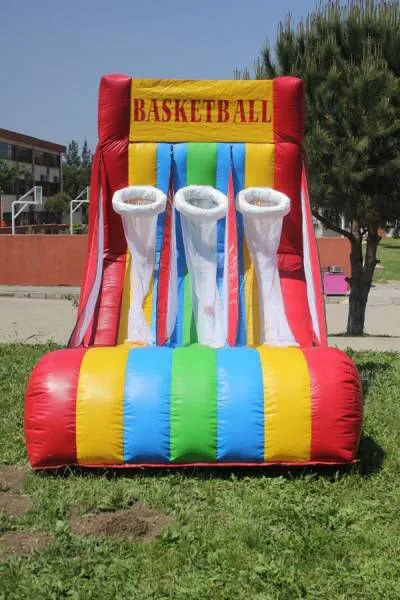 Üç potalı şişme basketbol oyunu